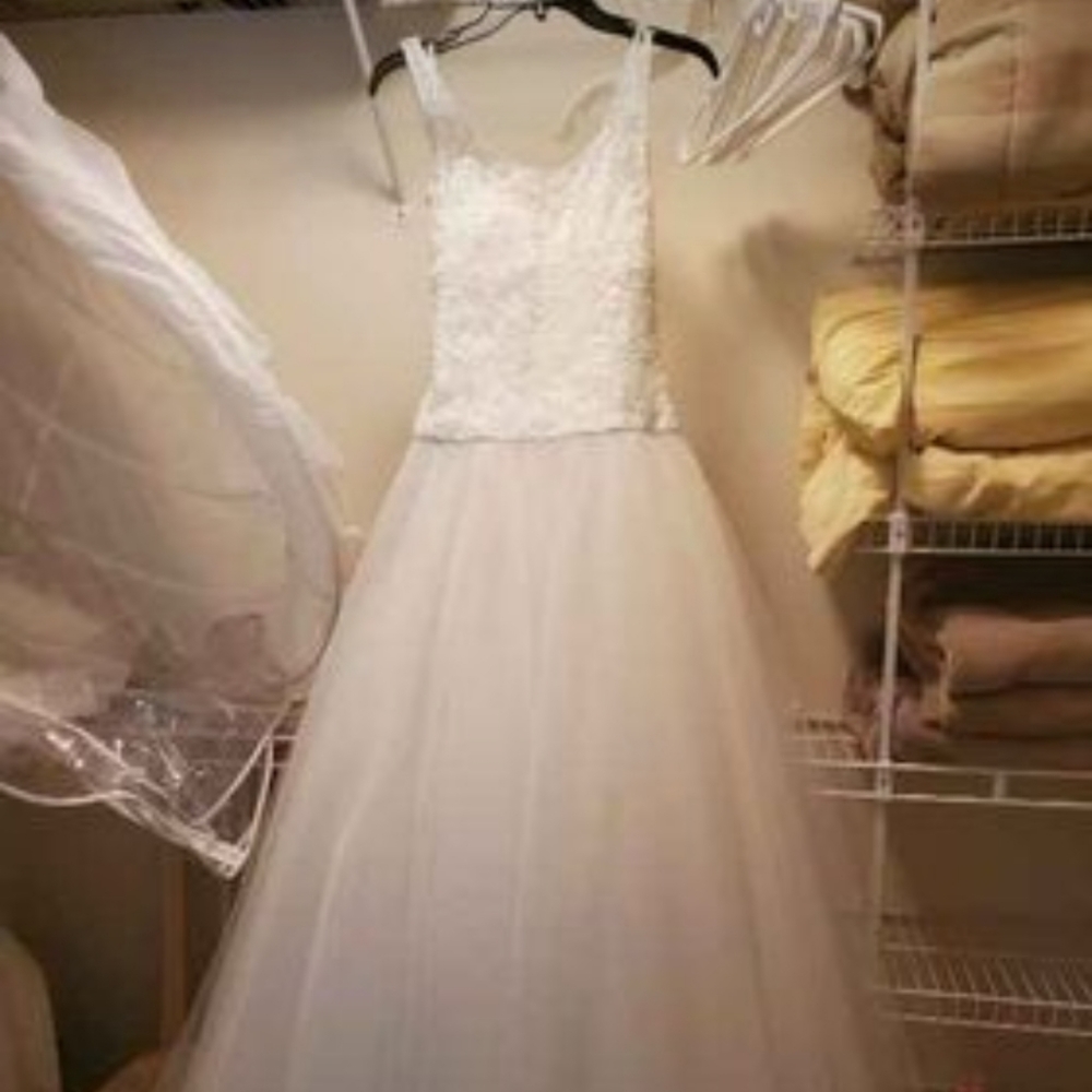 Nouvelle Amsale Wedding Dress